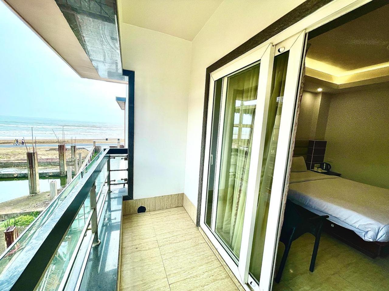 Gr Palace, In Front Of Sea-Beach With Breakfast, Swimming-Pool, Fully Air-Conditioned, Hotel With Parking Availability Puri Esterno foto