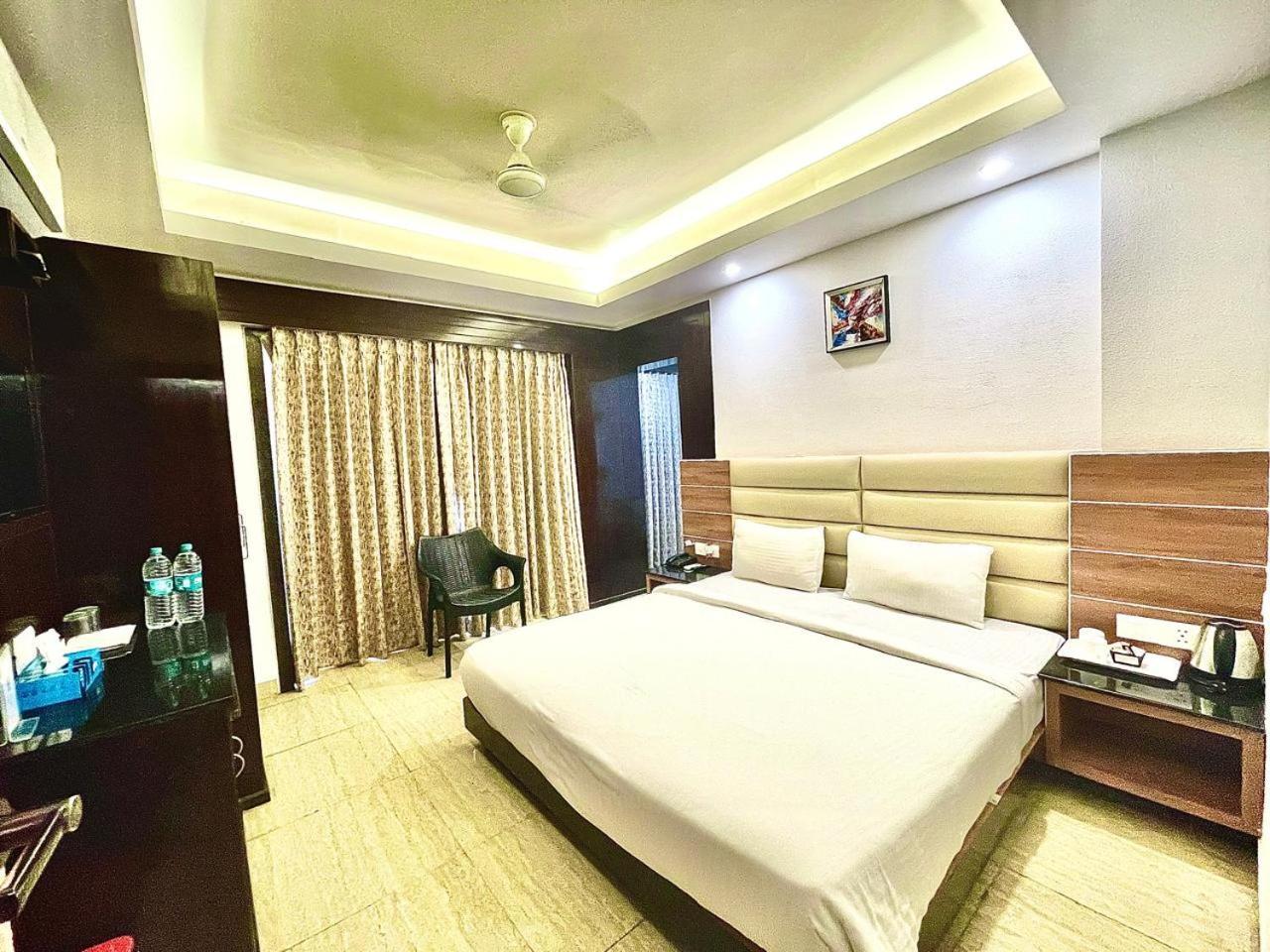 Gr Palace, In Front Of Sea-Beach With Breakfast, Swimming-Pool, Fully Air-Conditioned, Hotel With Parking Availability Puri Esterno foto