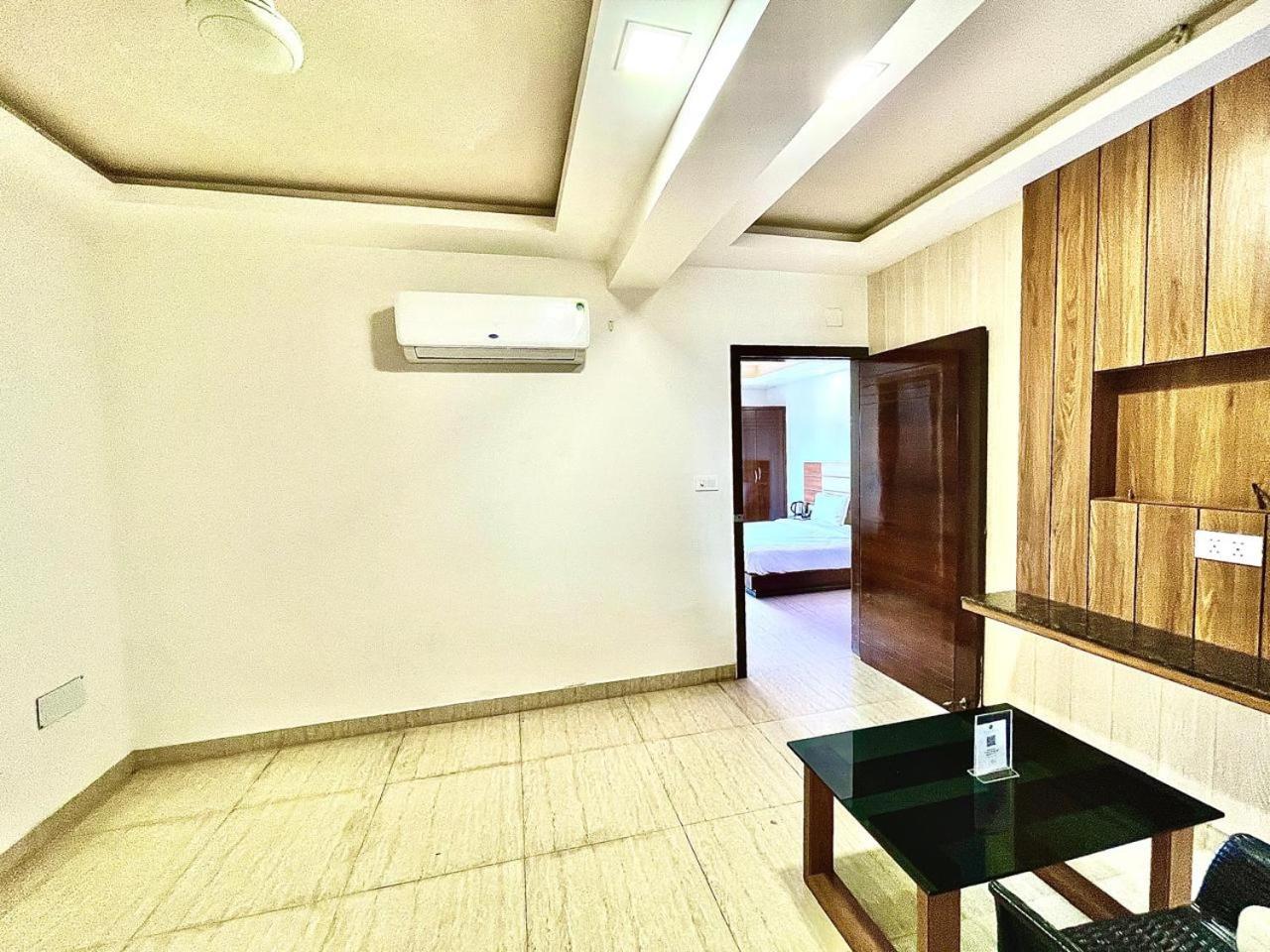 Gr Palace, In Front Of Sea-Beach With Breakfast, Swimming-Pool, Fully Air-Conditioned, Hotel With Parking Availability Puri Esterno foto