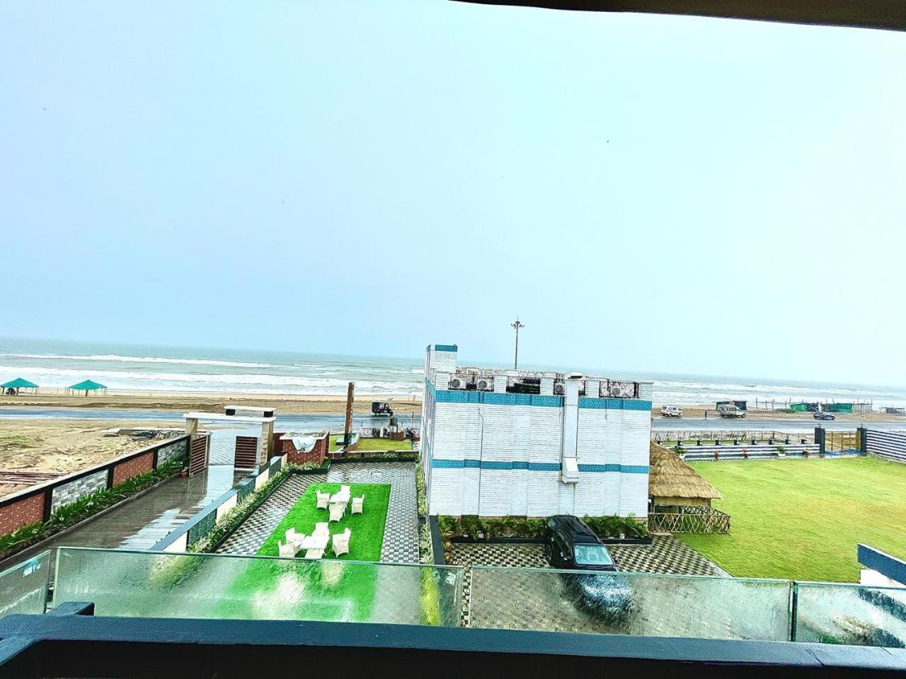 Gr Palace, In Front Of Sea-Beach With Breakfast, Swimming-Pool, Fully Air-Conditioned, Hotel With Parking Availability Puri Esterno foto
