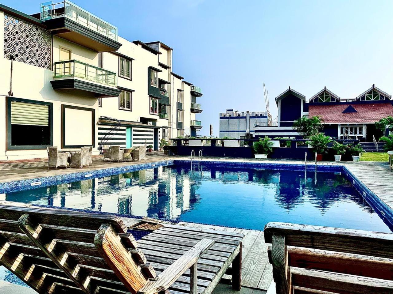 Gr Palace, In Front Of Sea-Beach With Breakfast, Swimming-Pool, Fully Air-Conditioned, Hotel With Parking Availability Puri Esterno foto